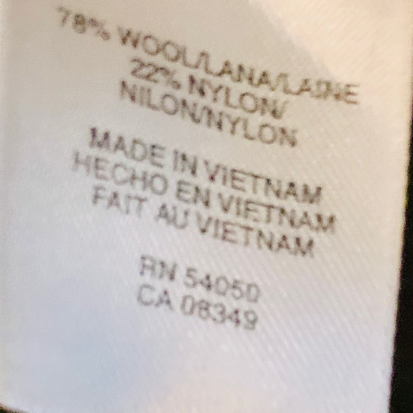 Vintage Wool blend leopard cape coat w big gold /black buttons.Perfect Condition - Picture 6 of 6